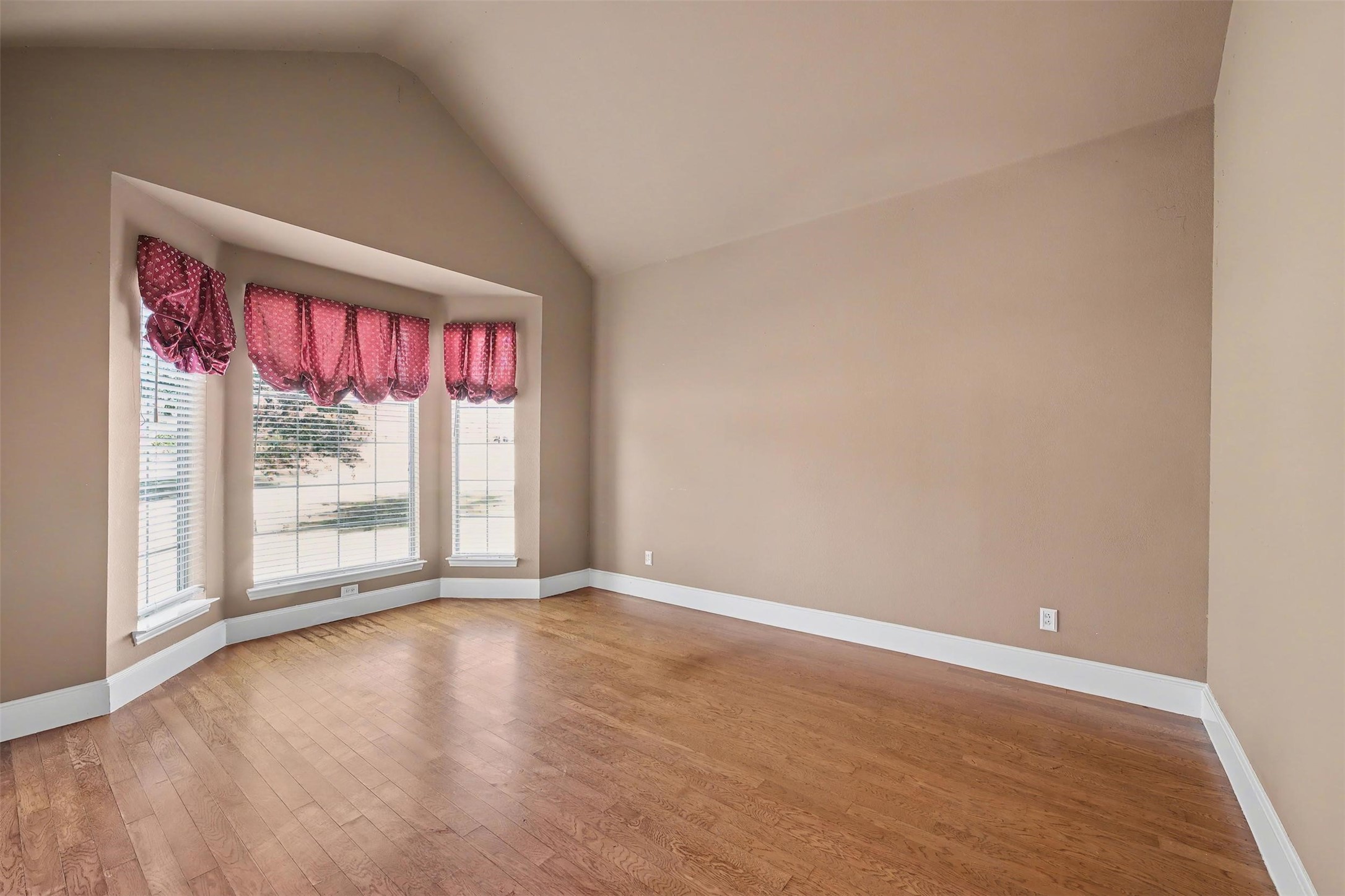 109 Silver Rose Boulevard