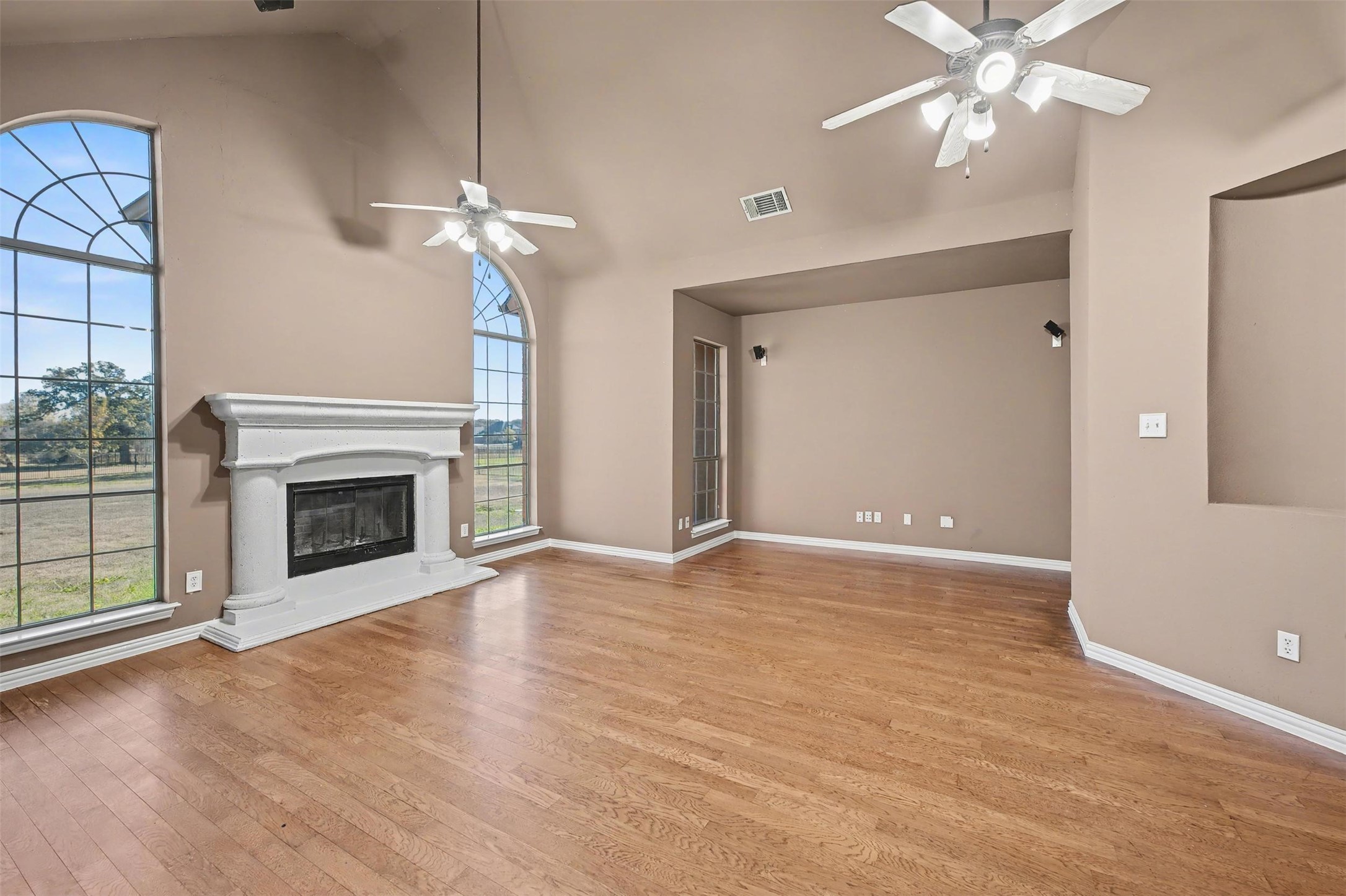 109 Silver Rose Boulevard