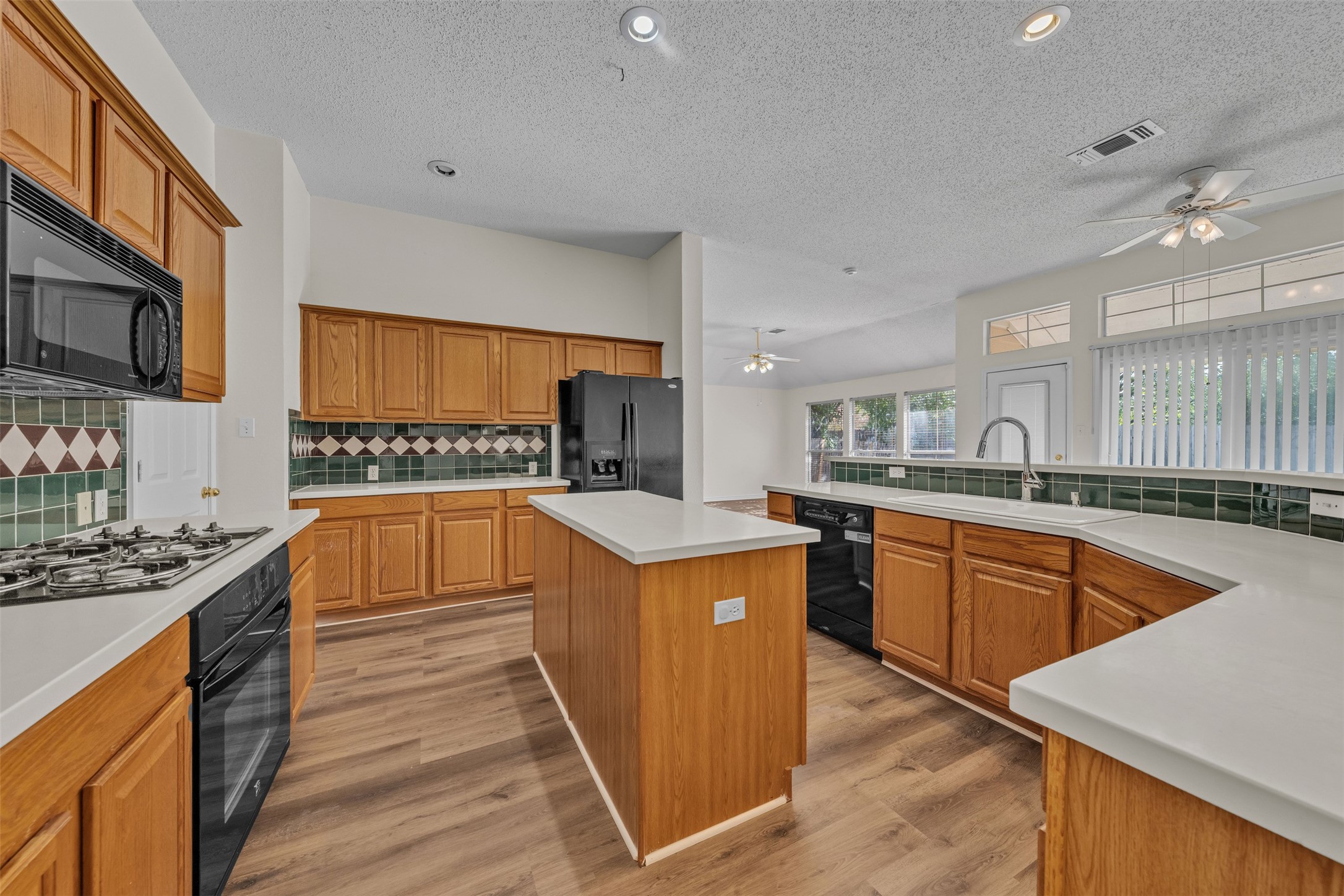 2202 Richmond Circle