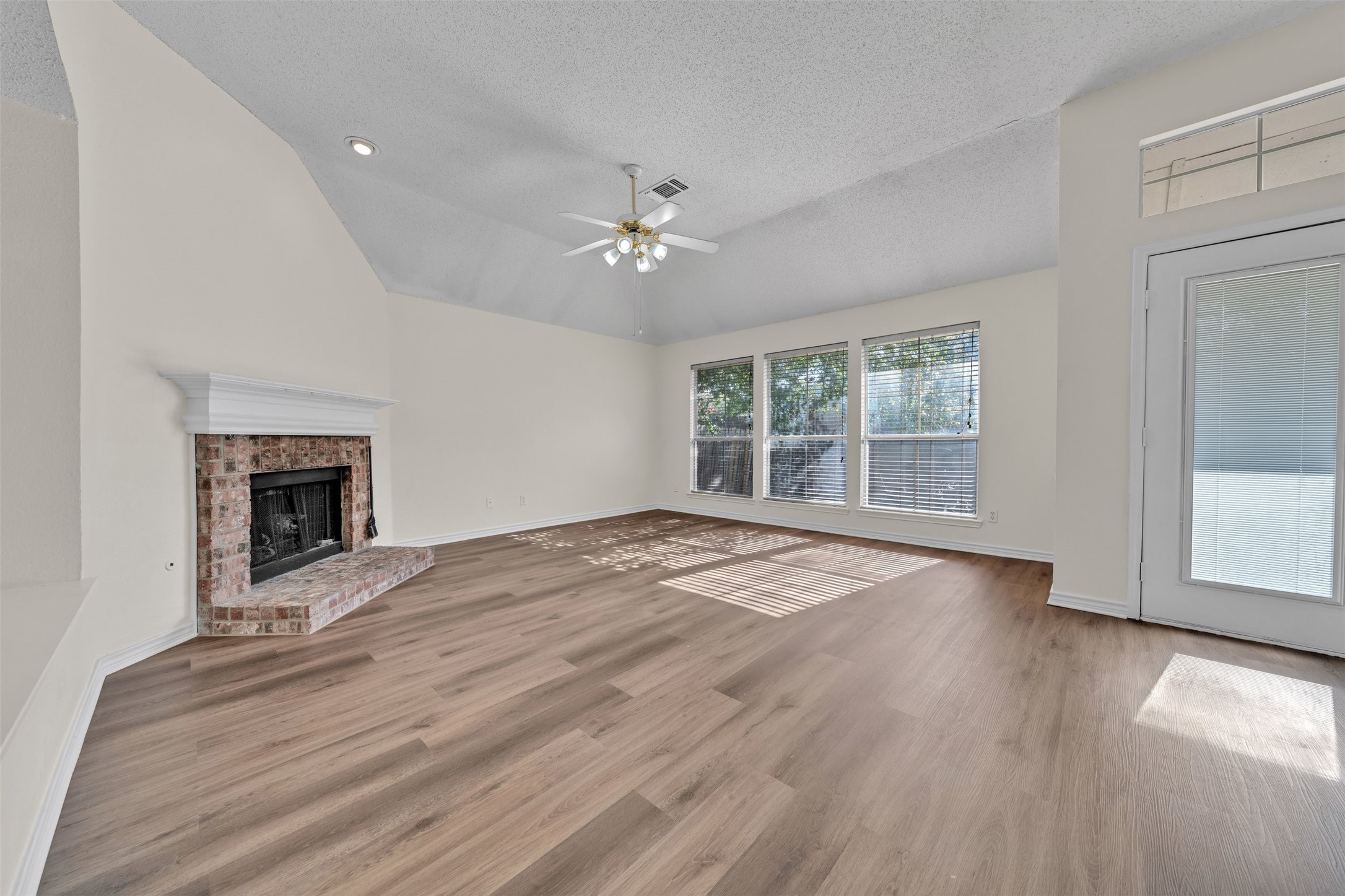 2202 Richmond Circle