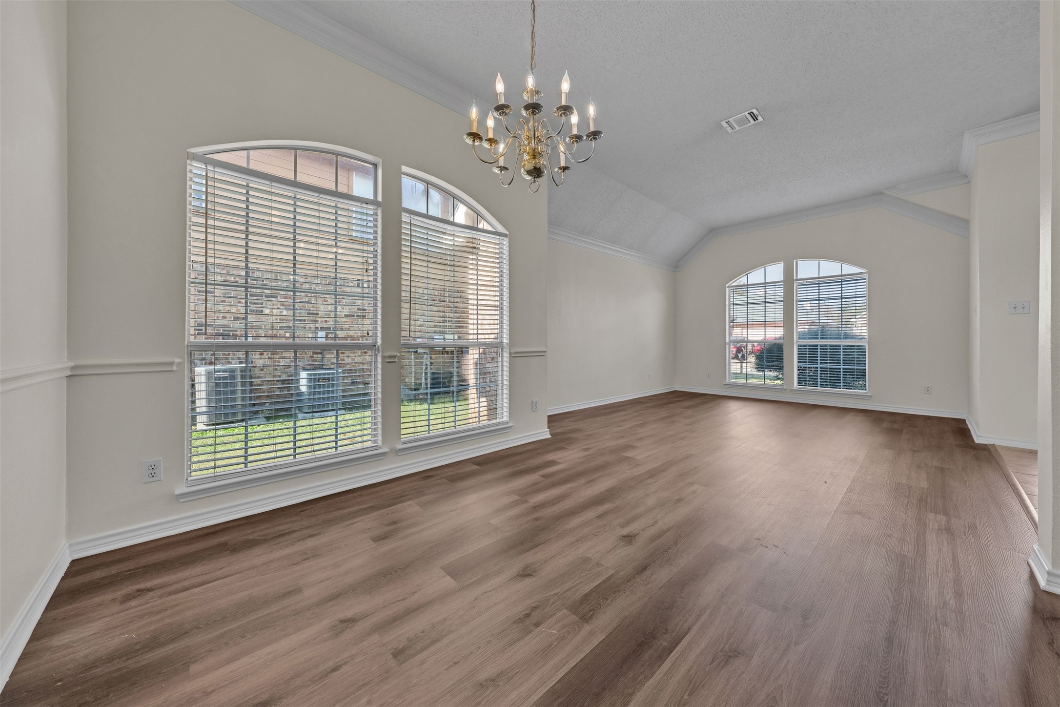 2202 Richmond Circle