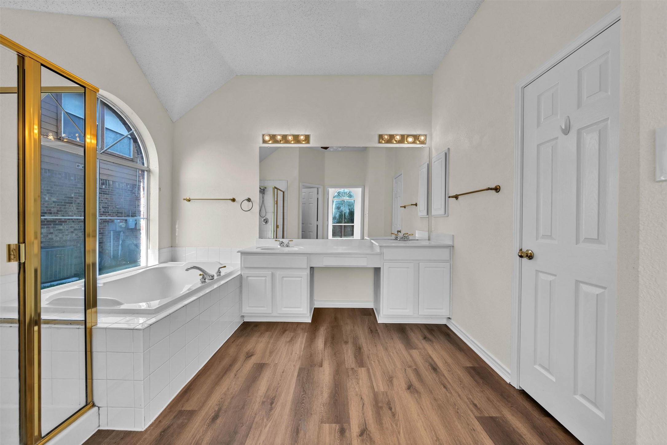 2202 Richmond Circle