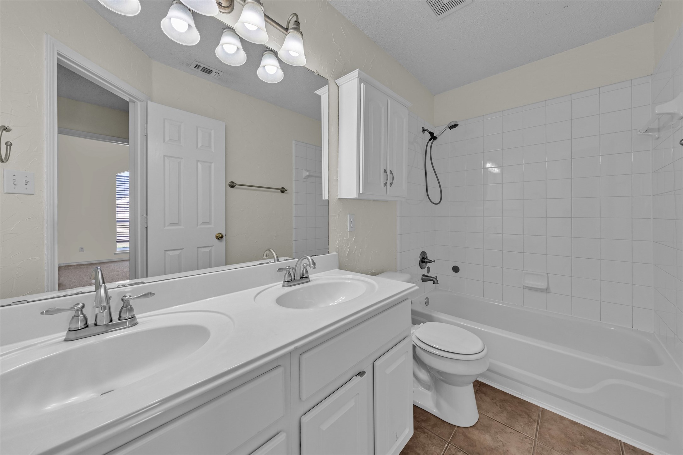 2202 Richmond Circle