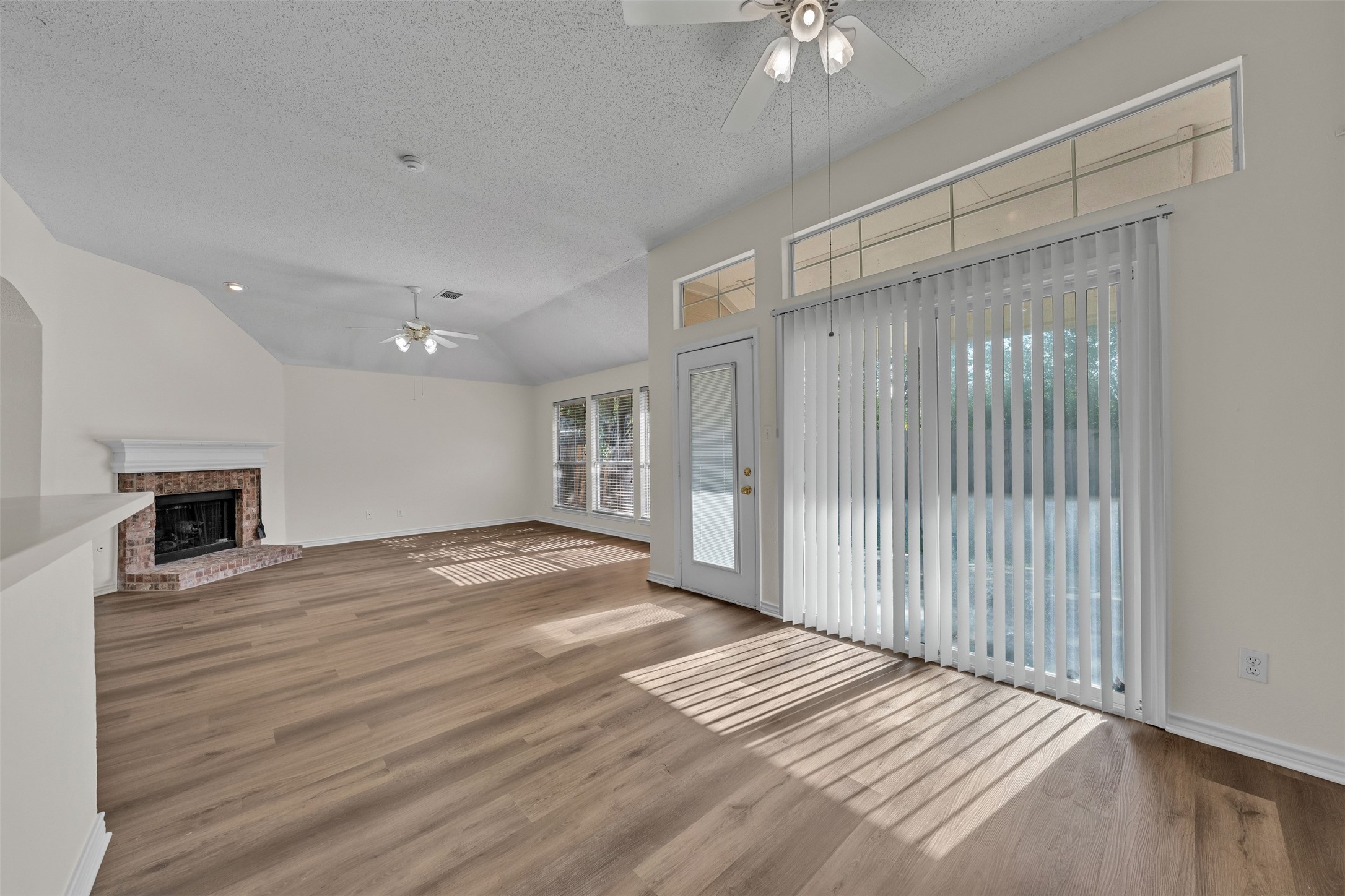 2202 Richmond Circle