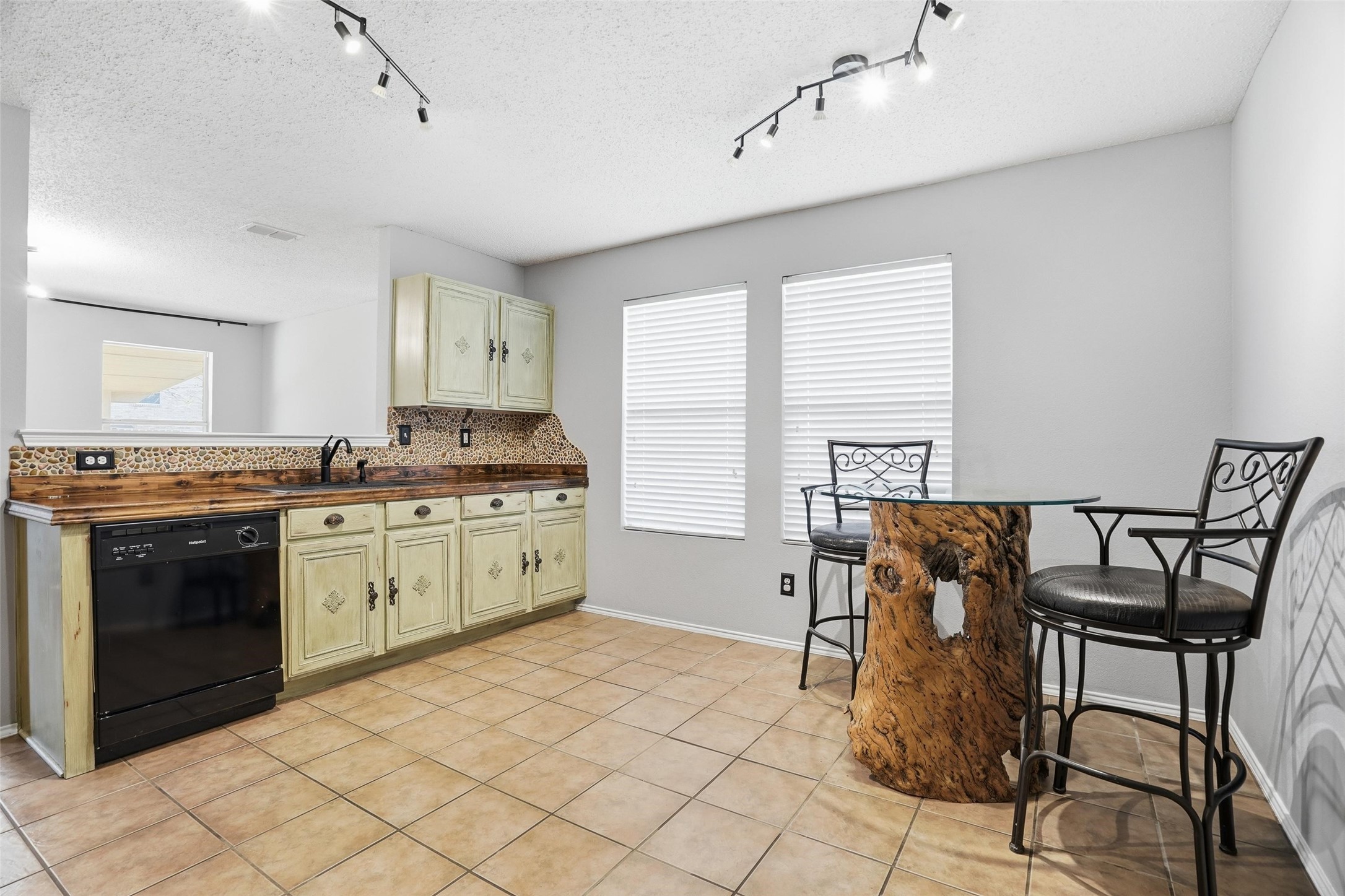 521 Oriel Circle