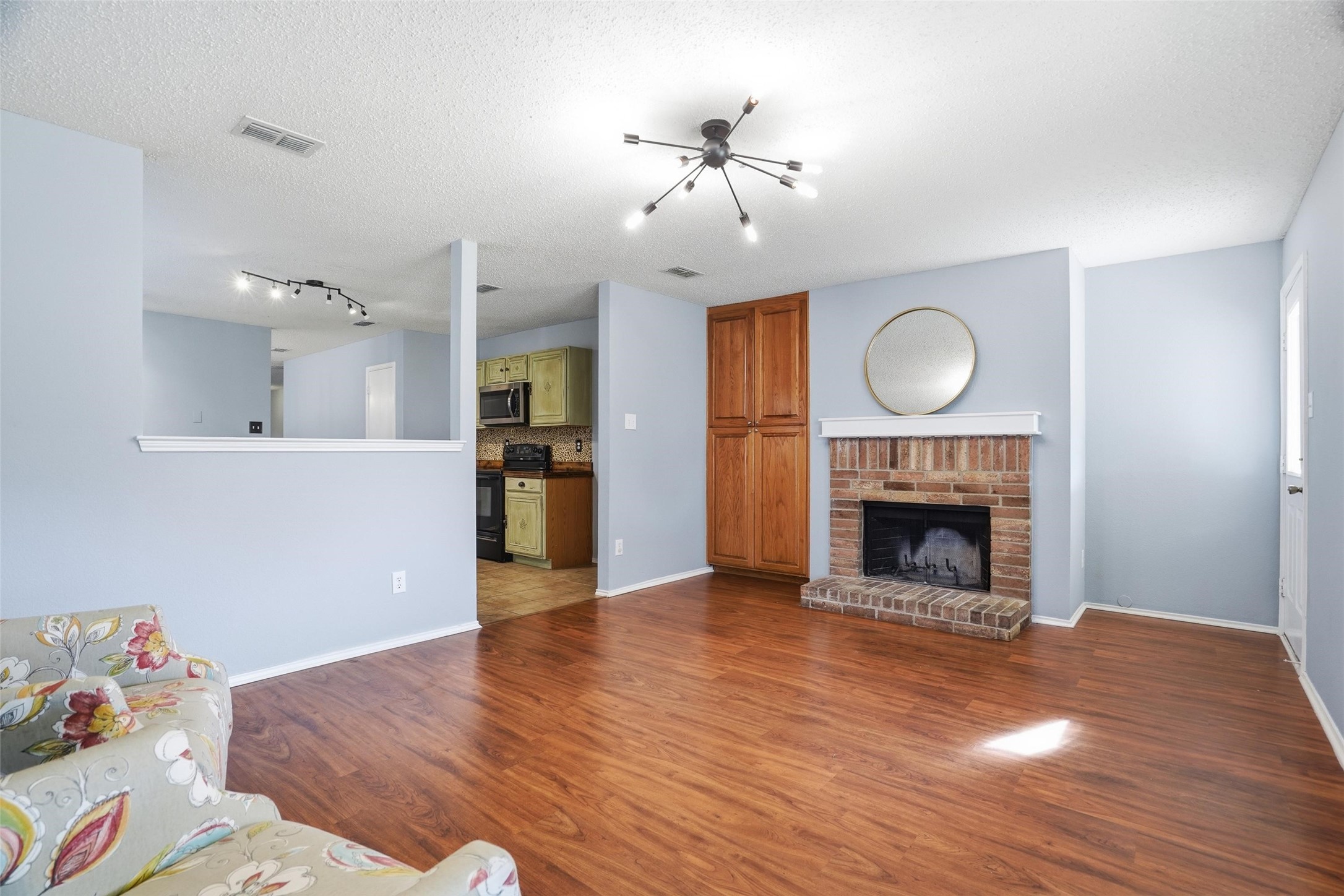 521 Oriel Circle