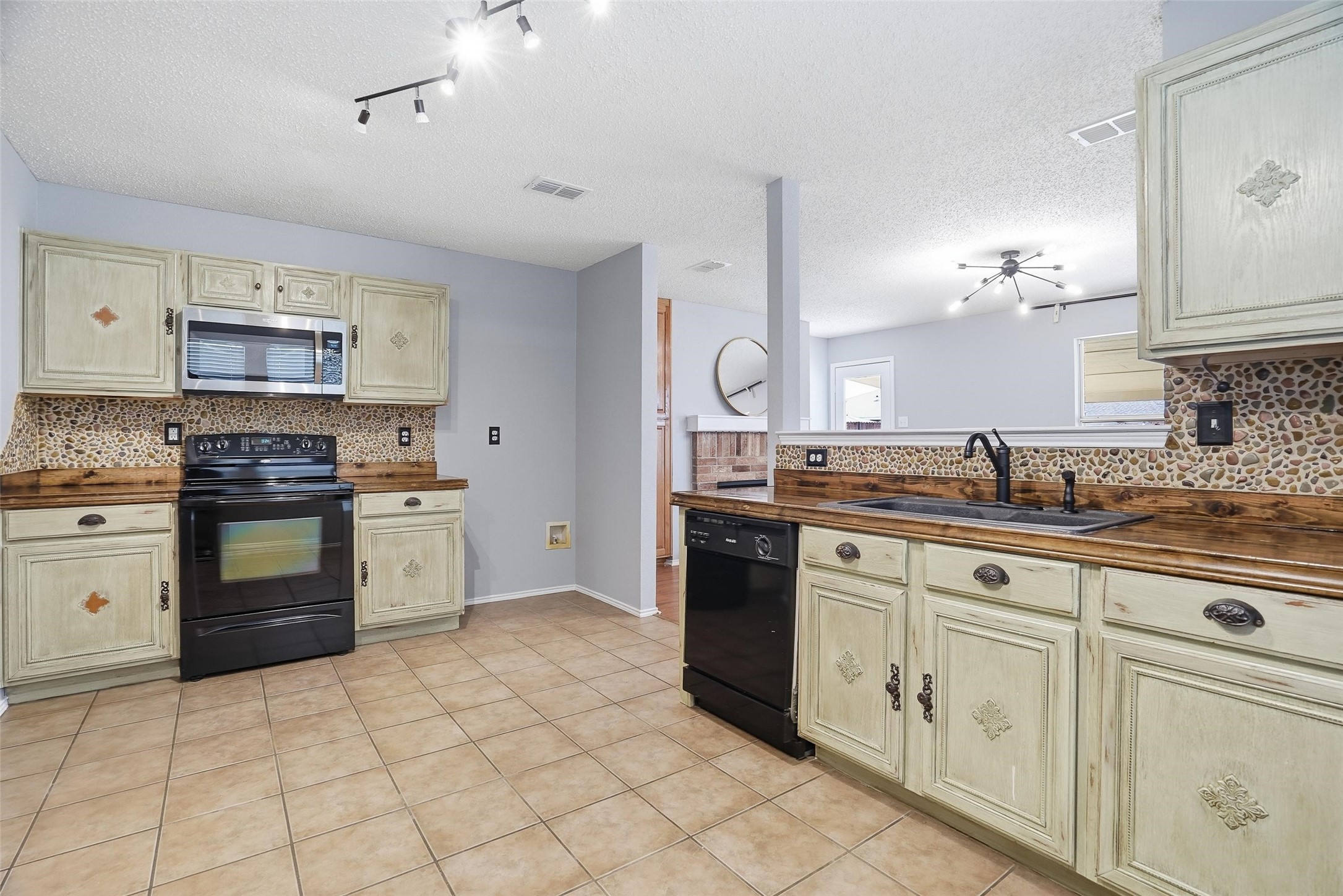 521 Oriel Circle