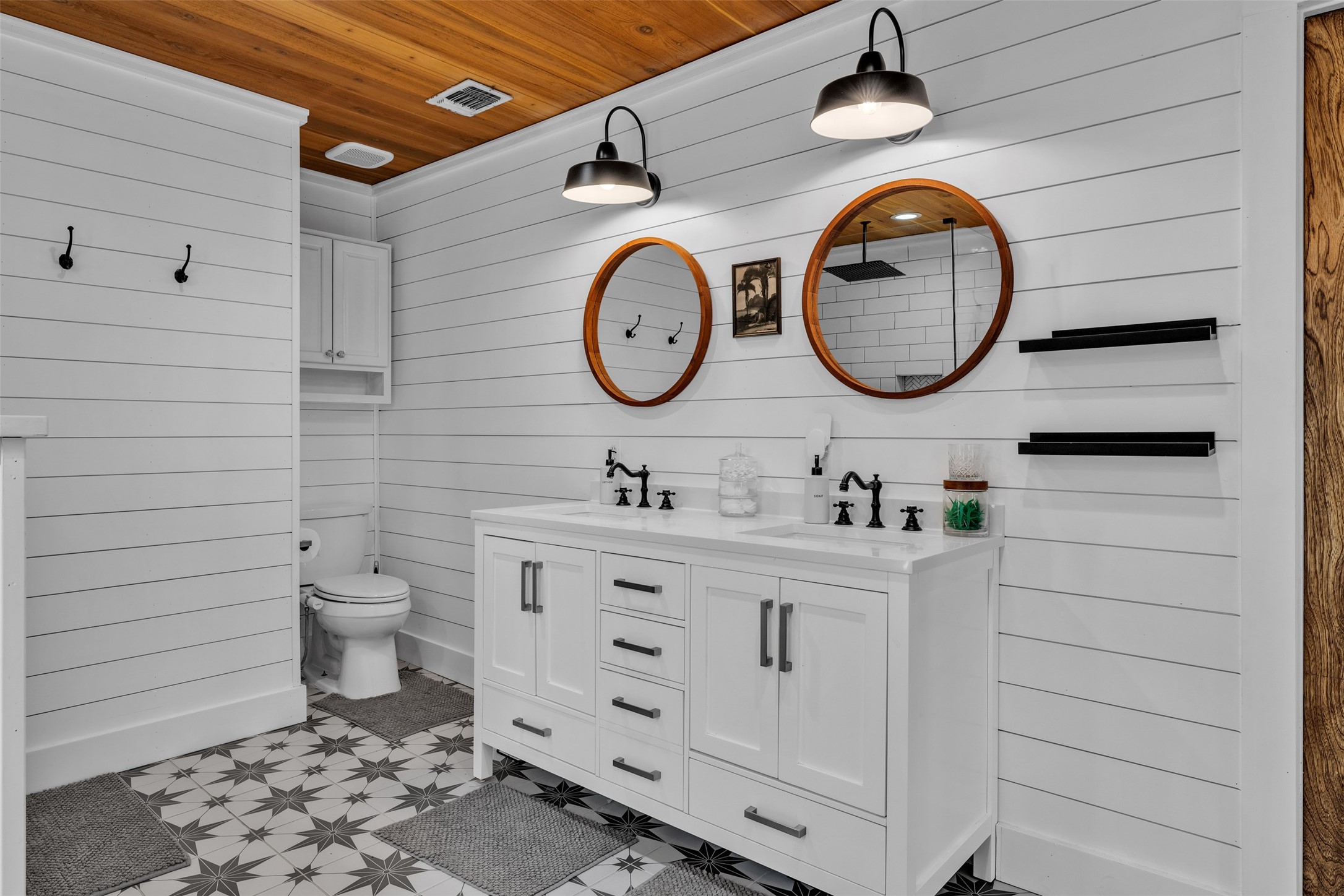 5632 Private Road 2299