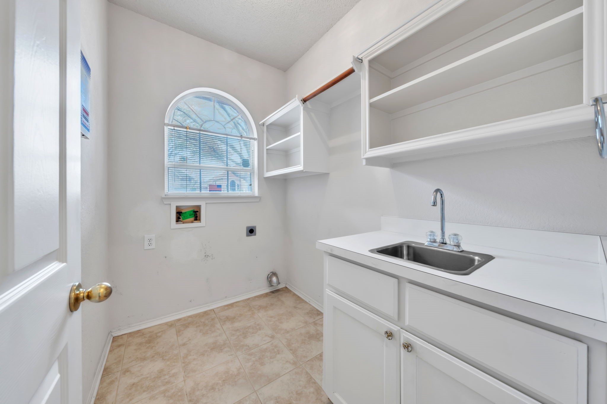 2214 Saint Albens Place