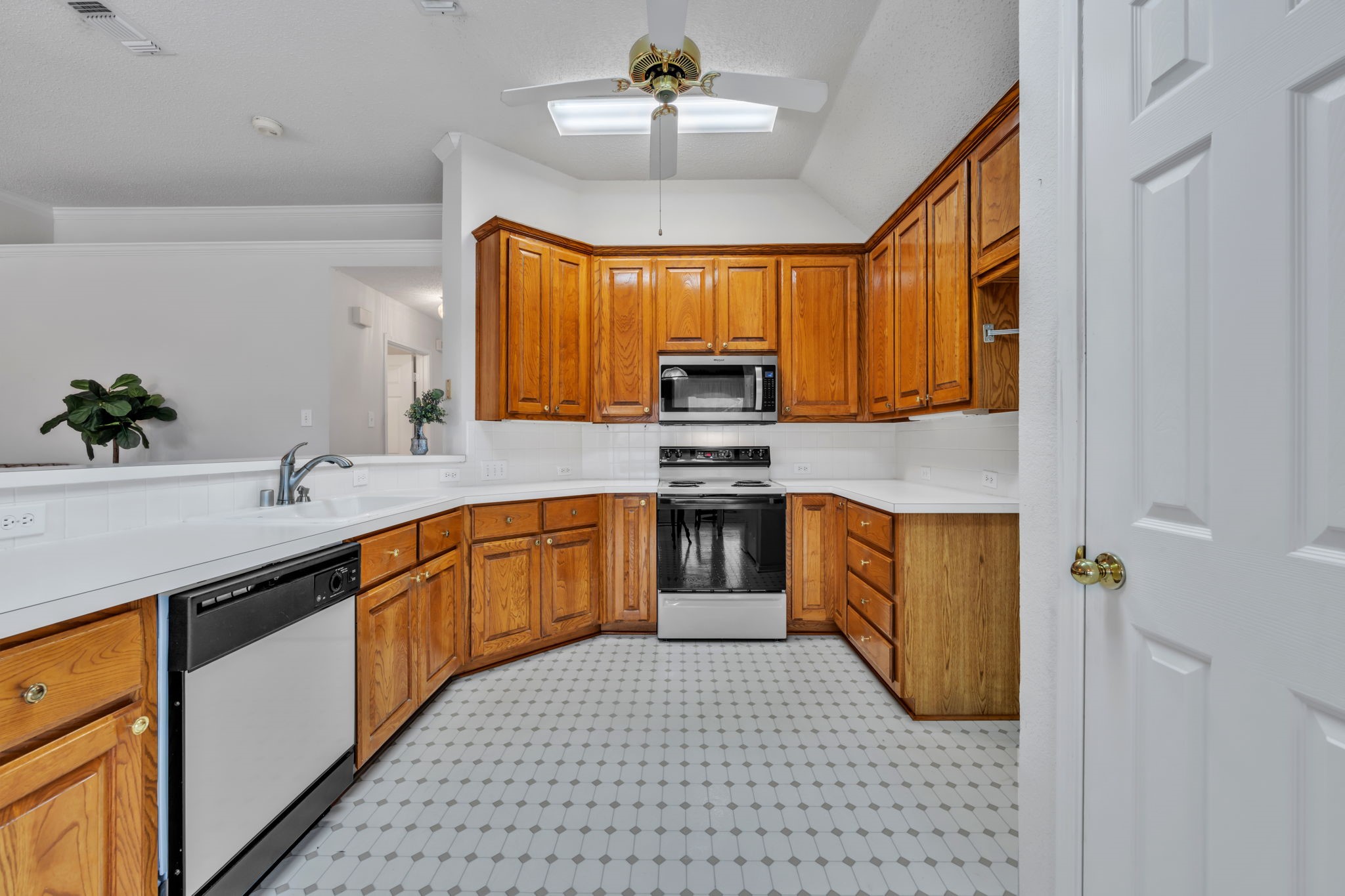 2214 Saint Albens Place