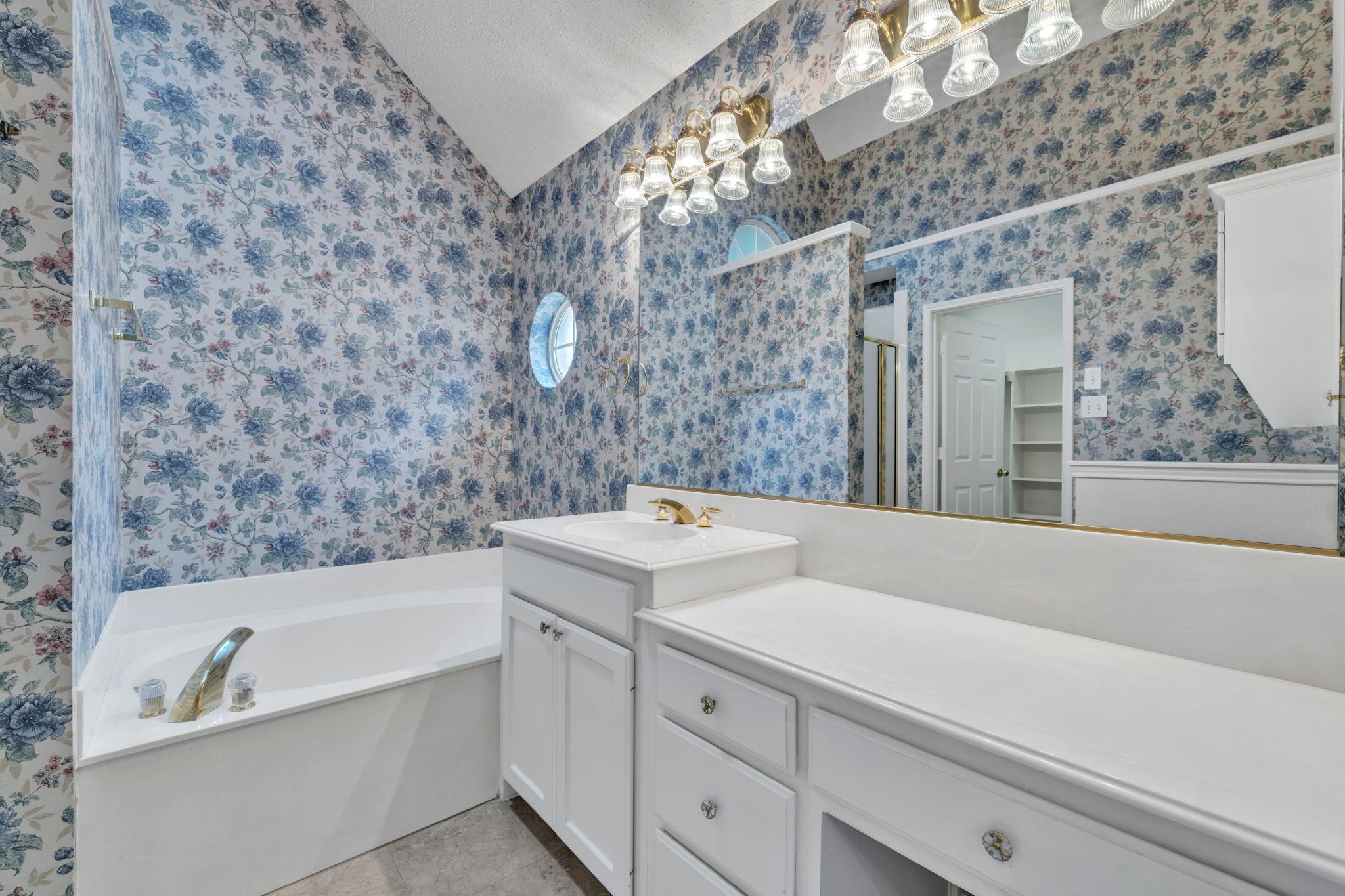 2214 Saint Albens Place