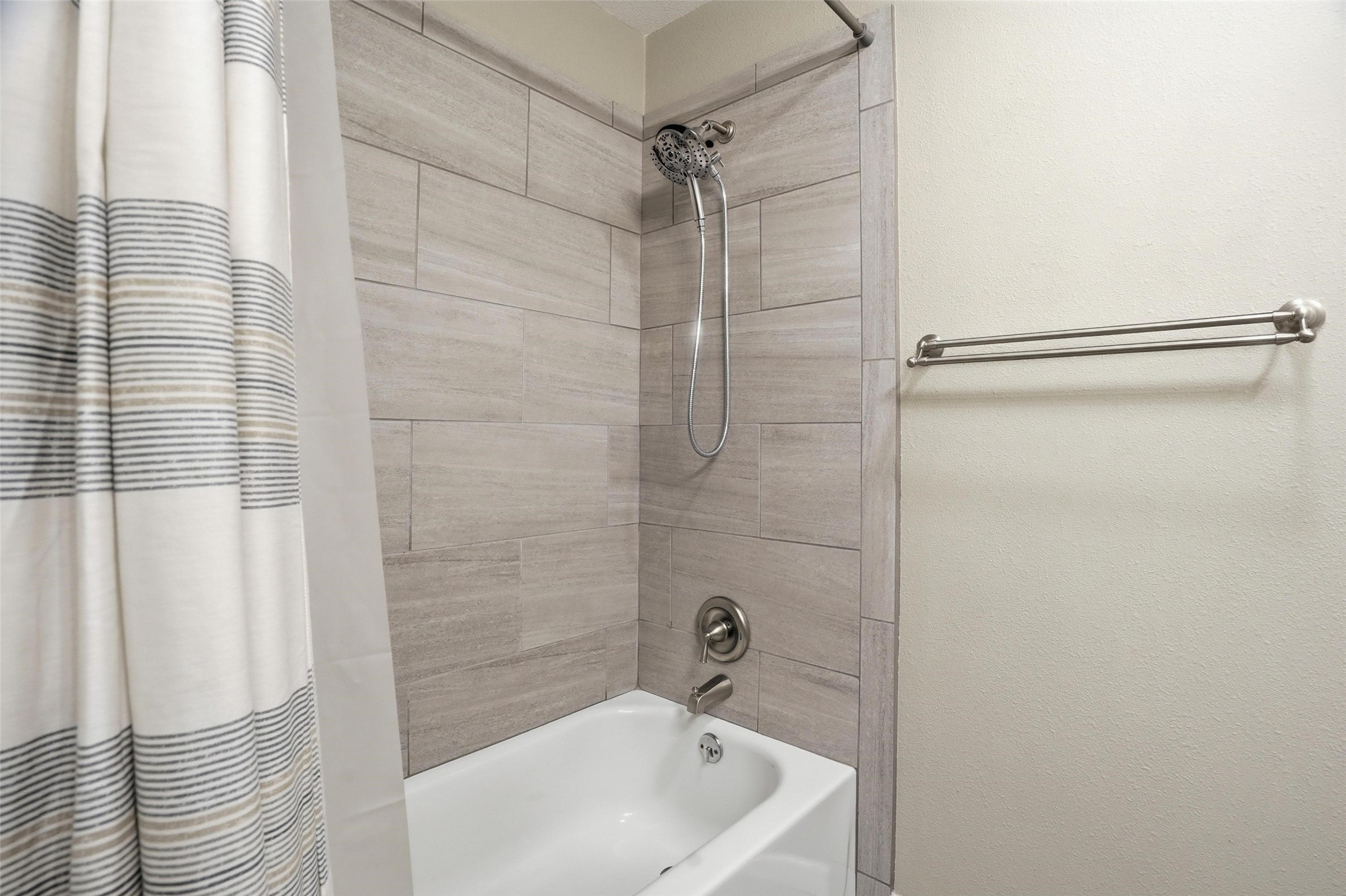 120 NW Suzanne Terrace