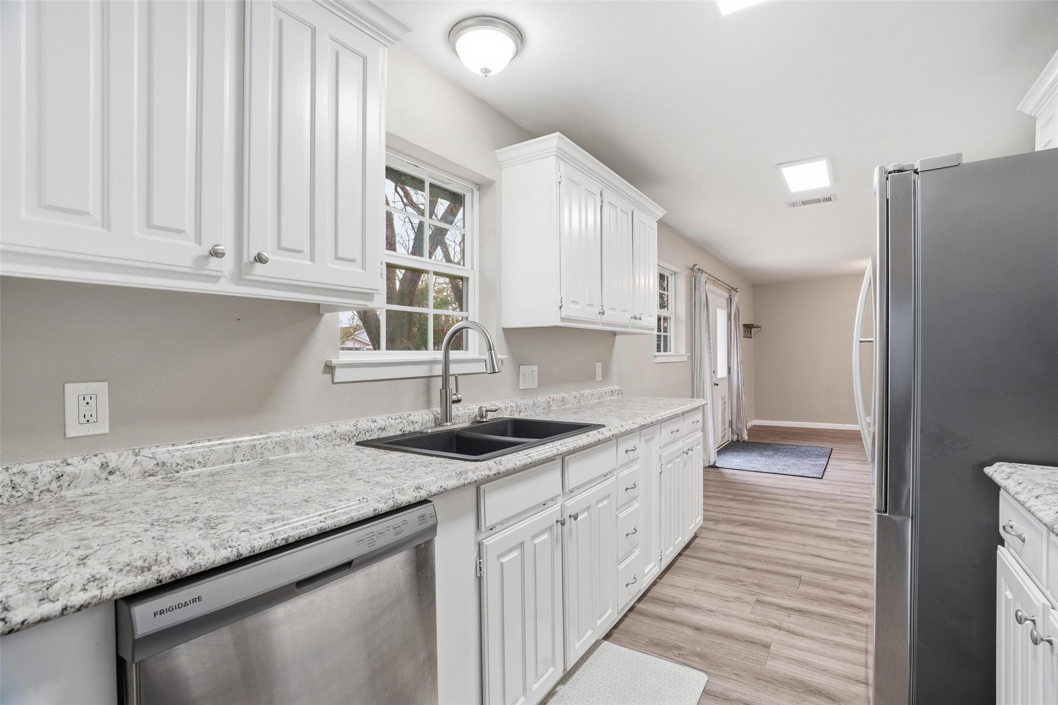 120 NW Suzanne Terrace