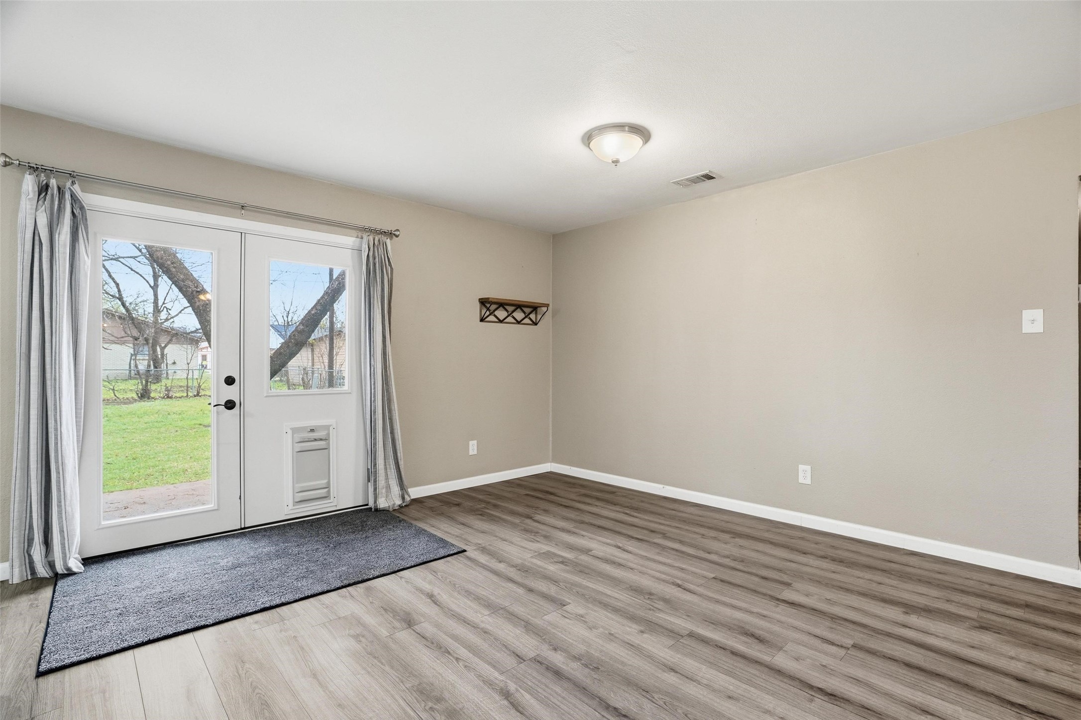 120 NW Suzanne Terrace