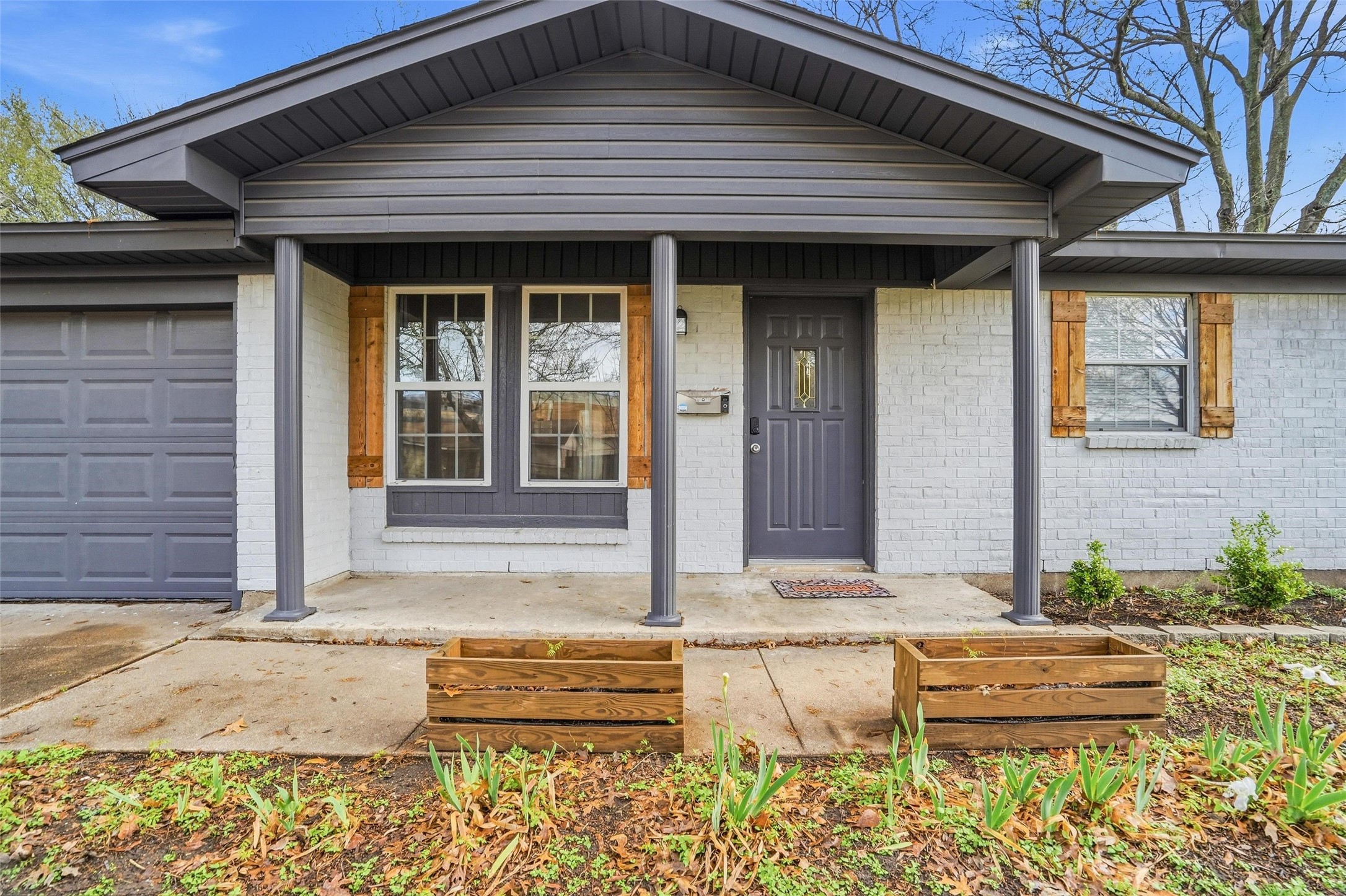 120 NW Suzanne Terrace