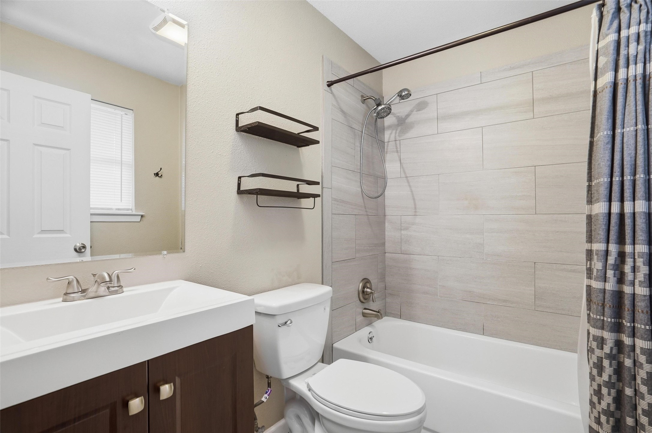 120 NW Suzanne Terrace