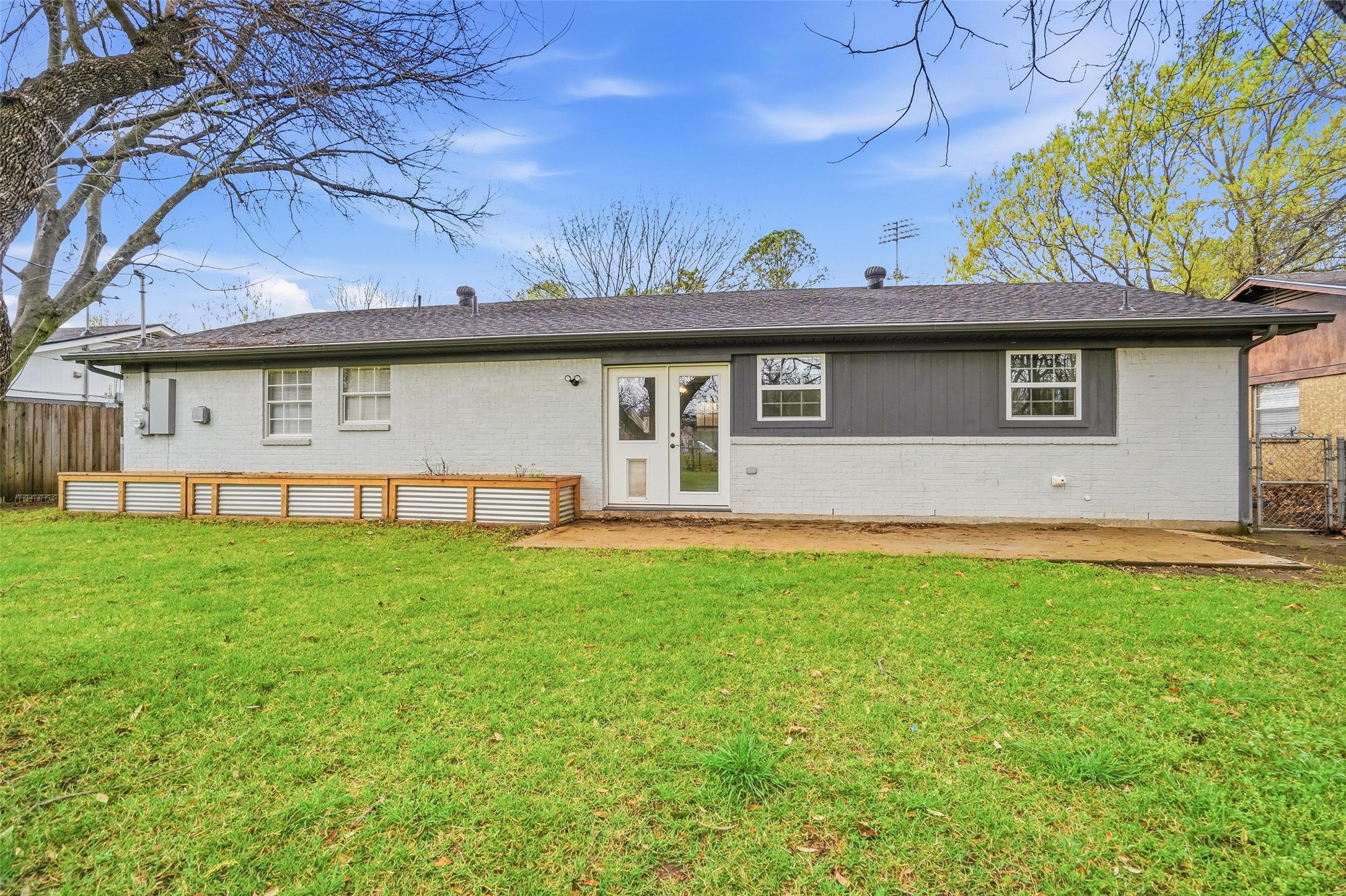 120 NW Suzanne Terrace