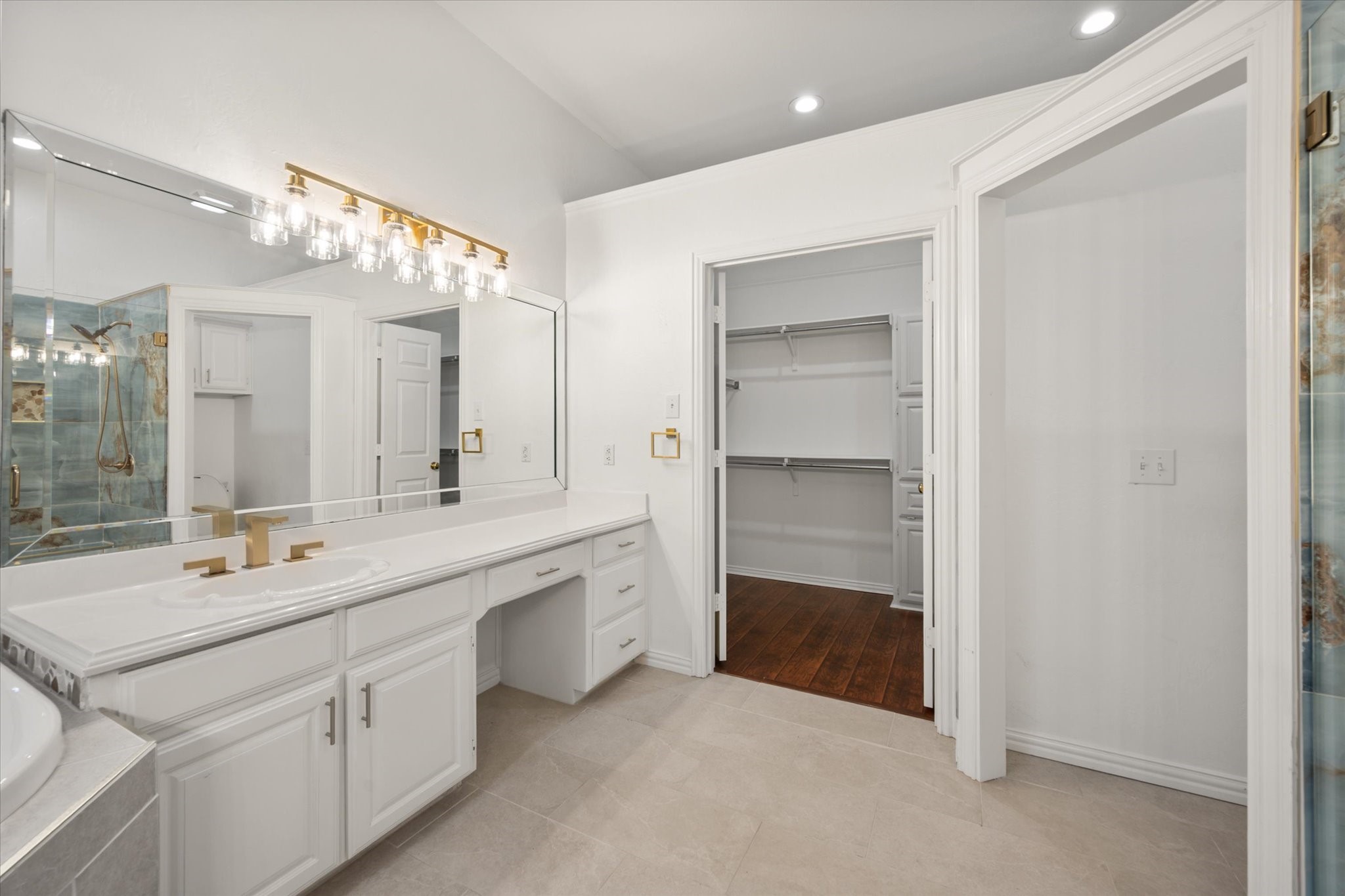 2 Treewood Court