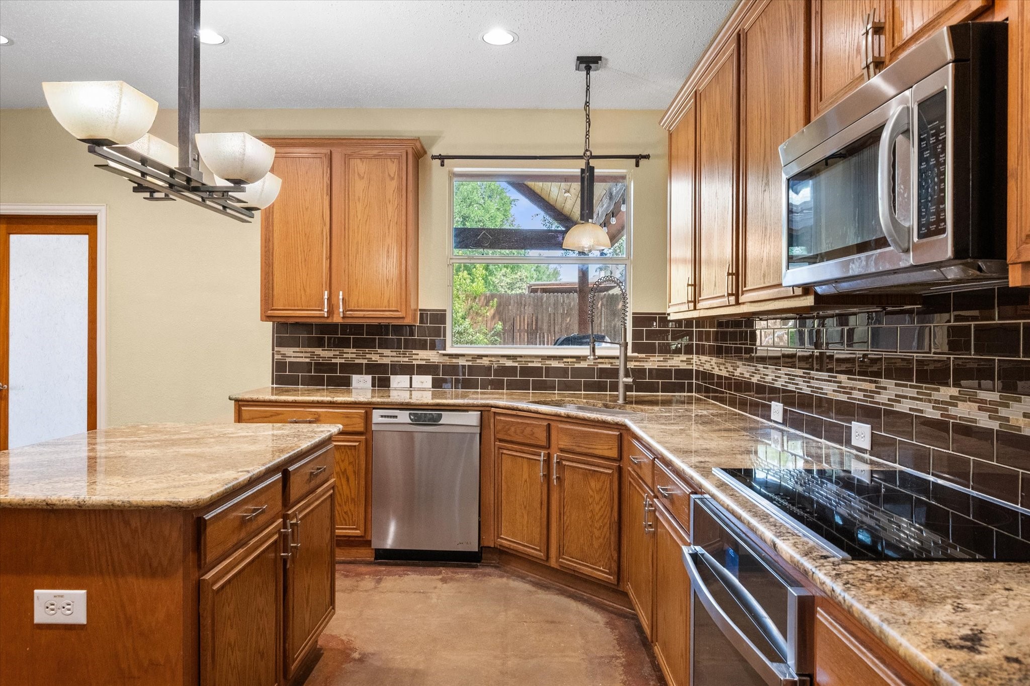 1305 Liverpool Lane