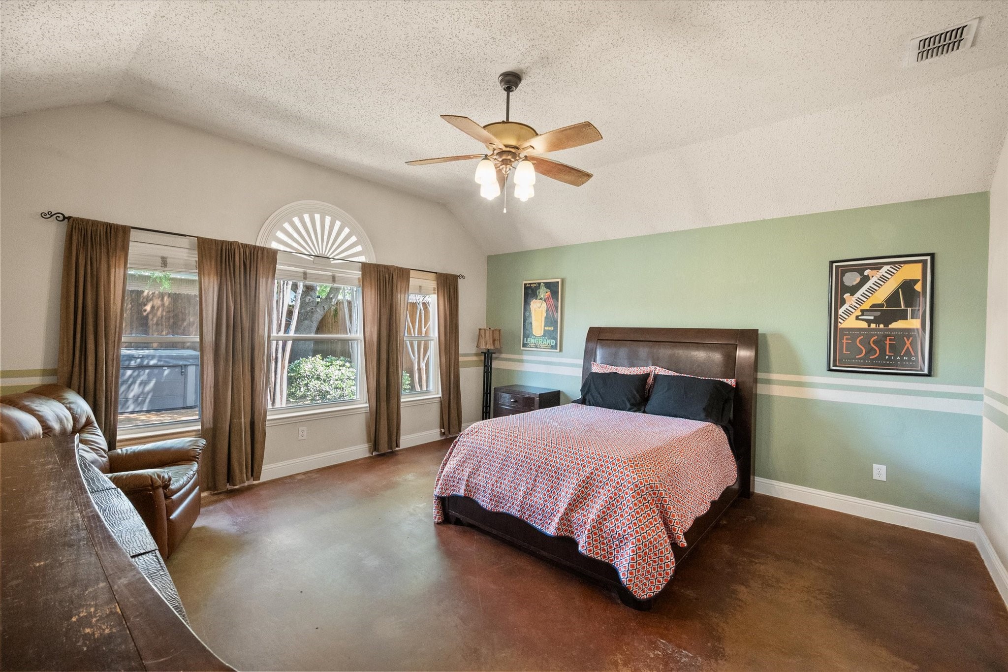 1305 Liverpool Lane
