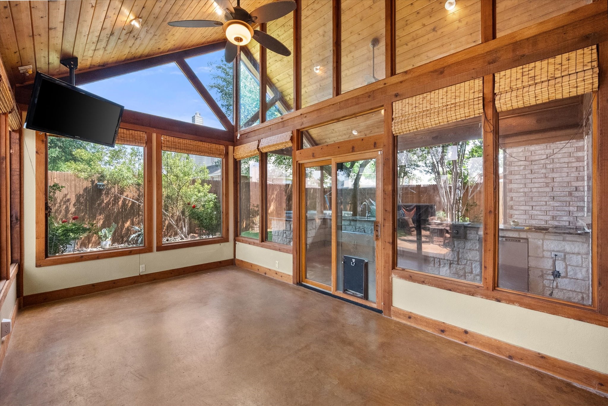 1305 Liverpool Lane