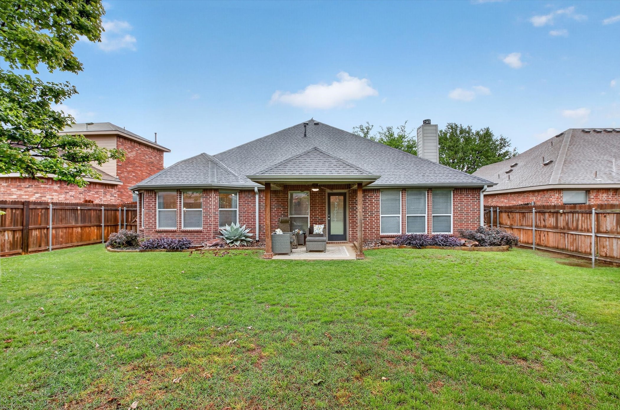 9122 Water Oak Drive