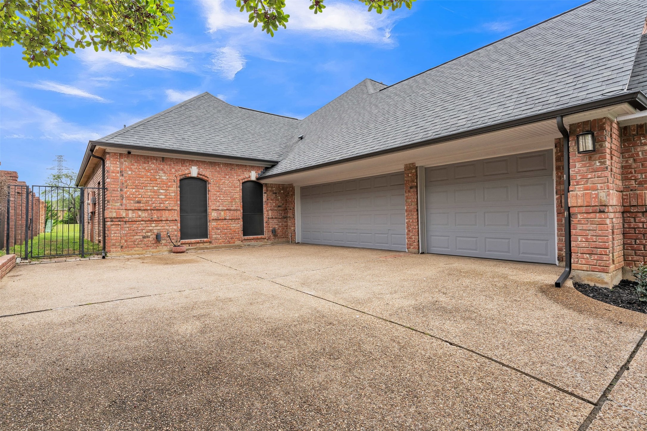 6205 Skylark Circle