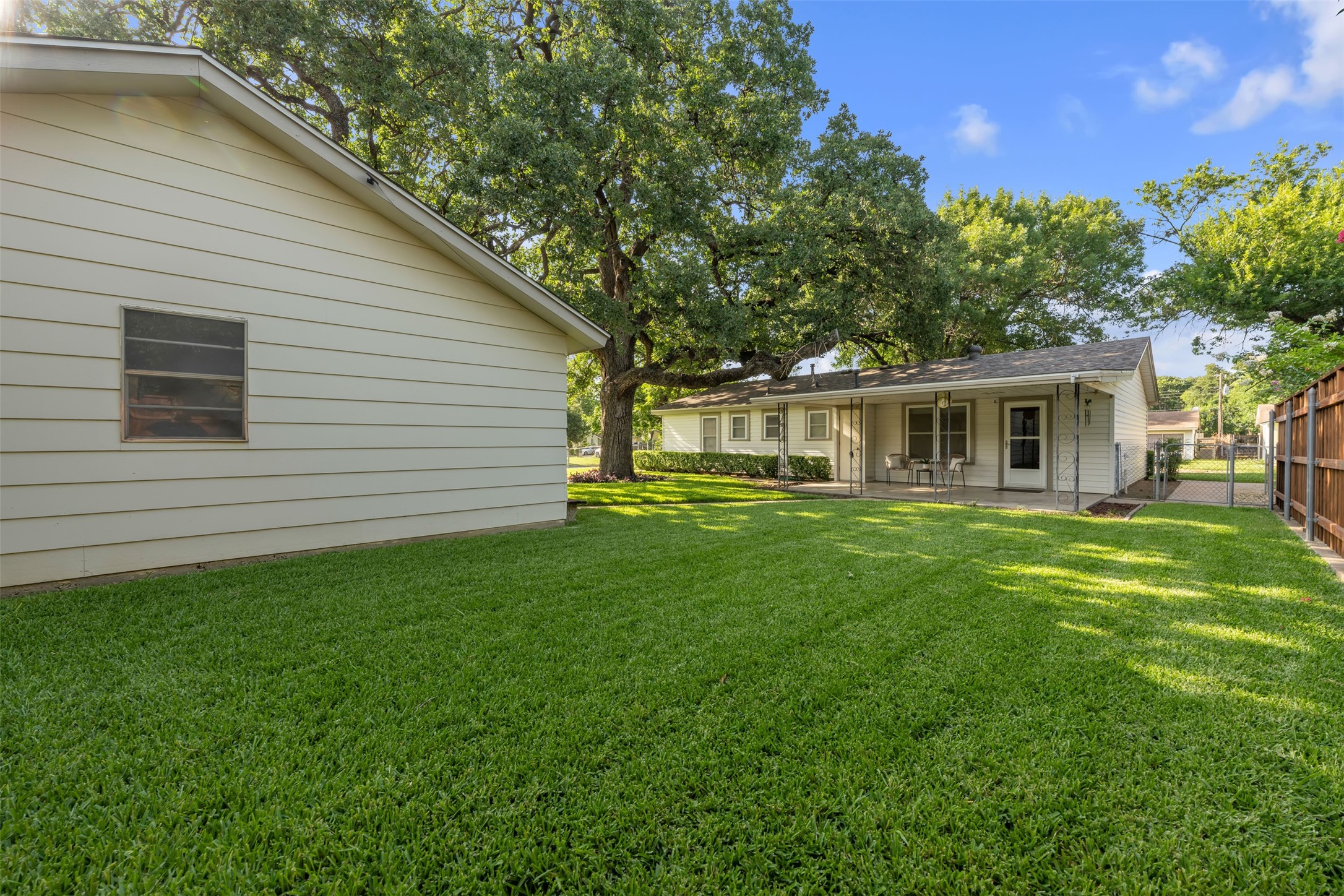 301 Dee Lane