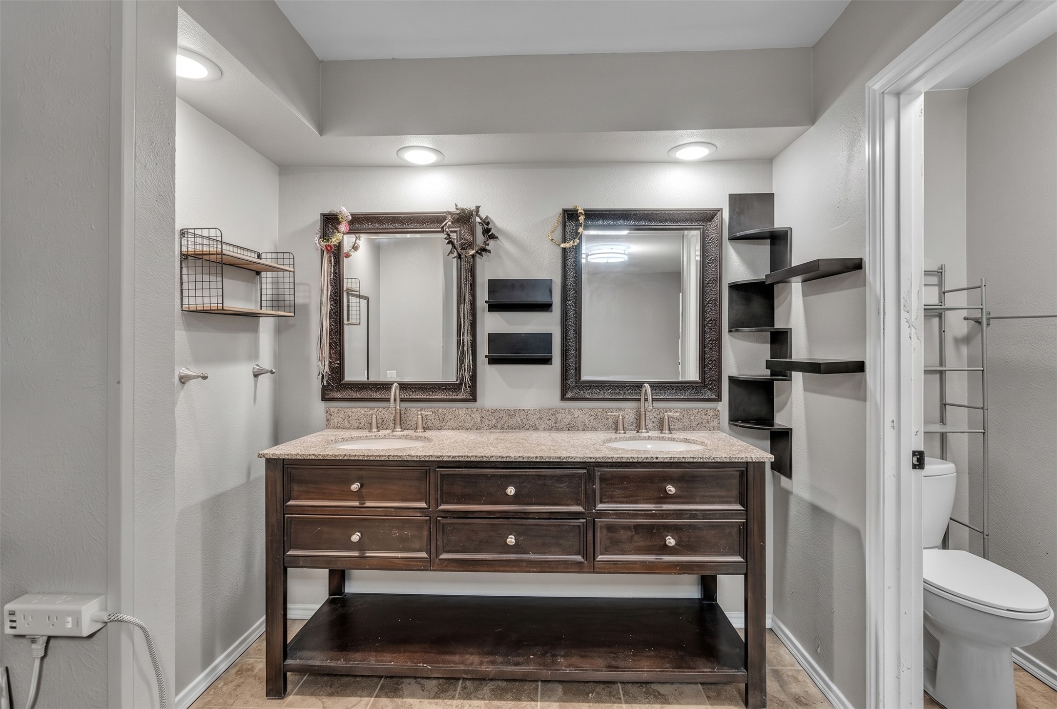 3813 Lynbrook Lane