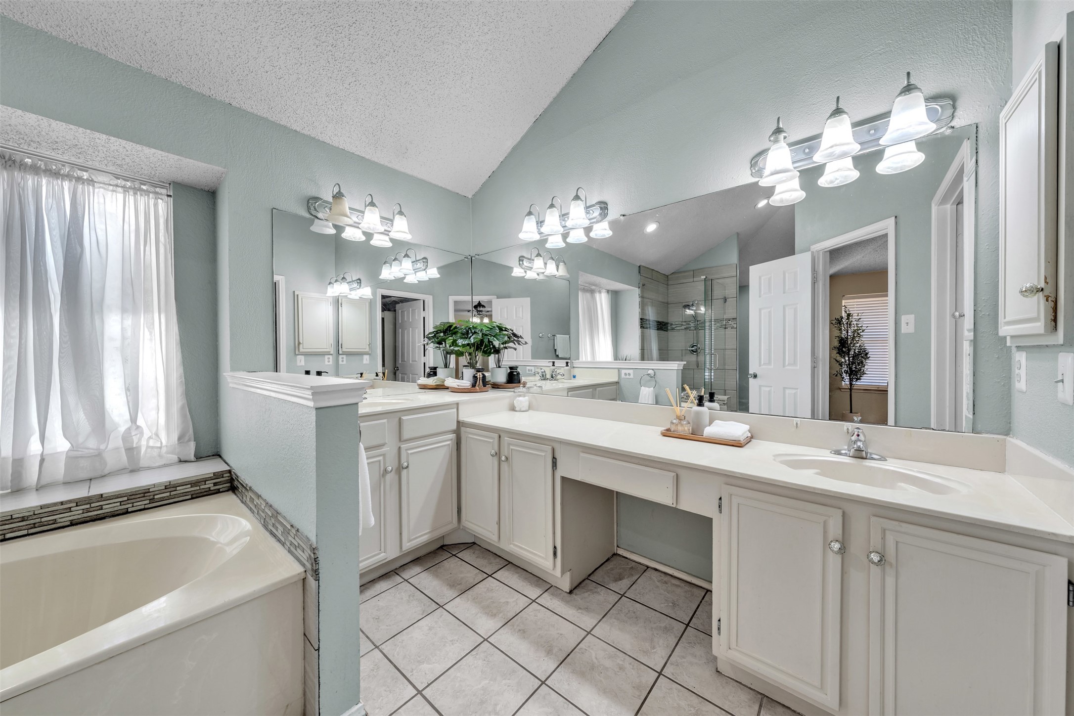 2741 White Oak Drive