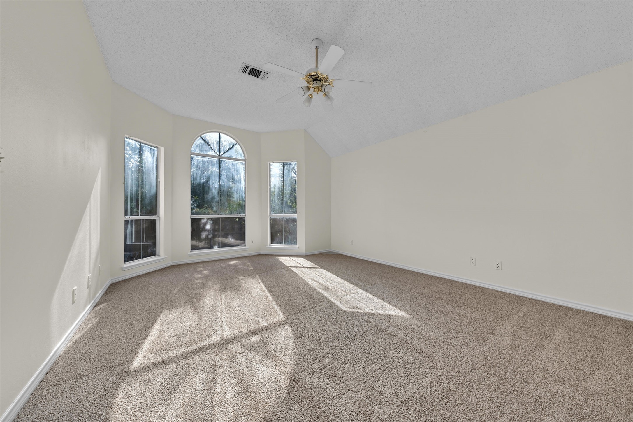 2202 Richmond Circle