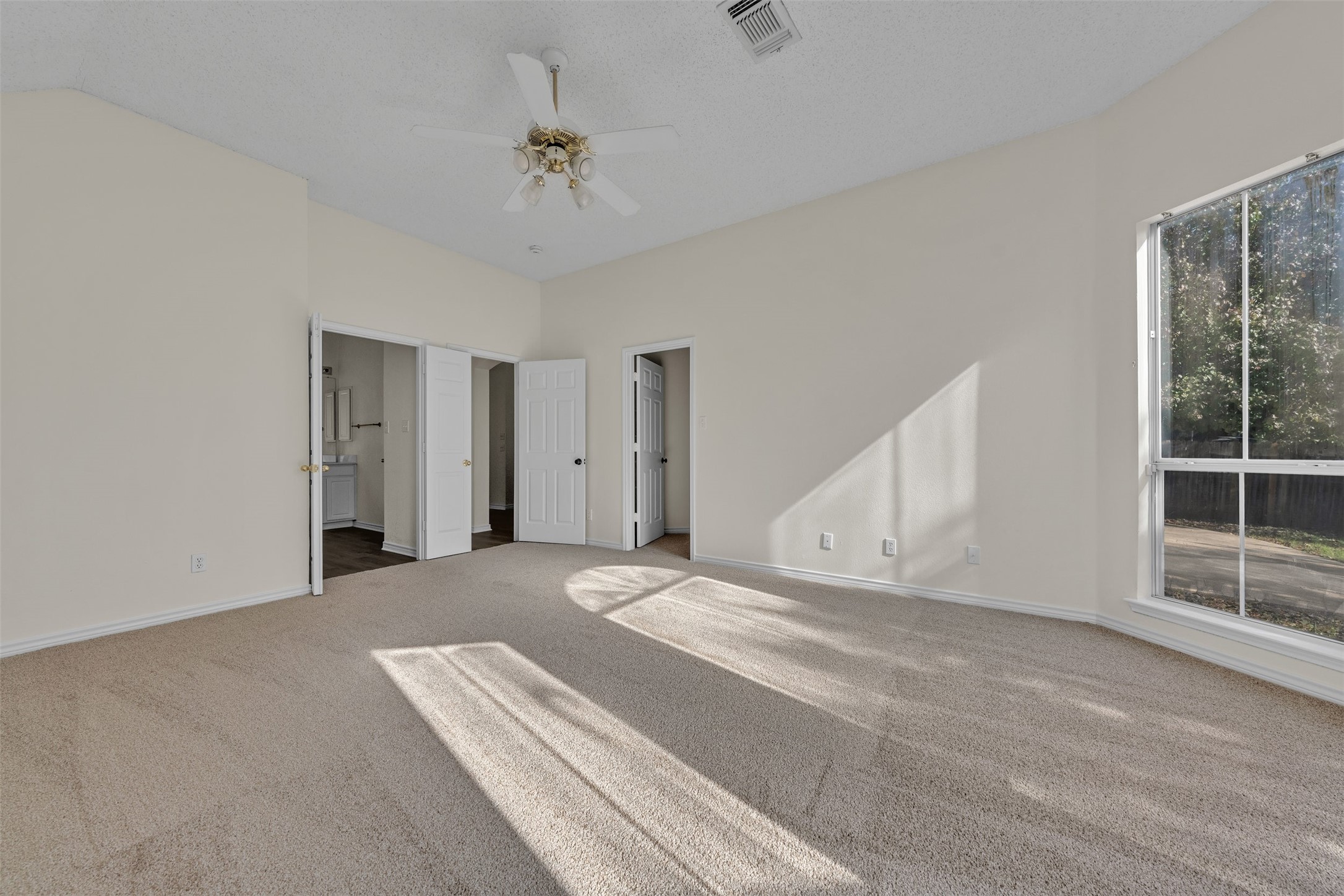 2202 Richmond Circle