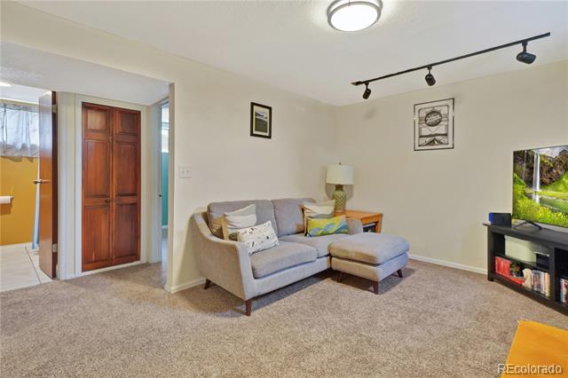 6180 W 77th Place
