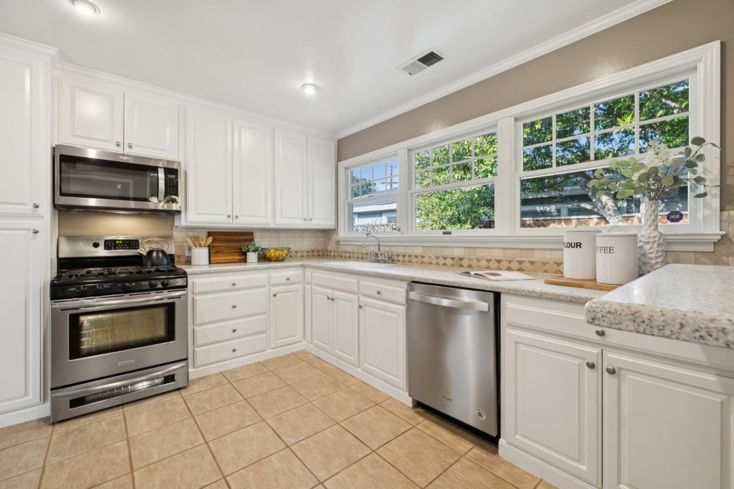 308 Hedge Road