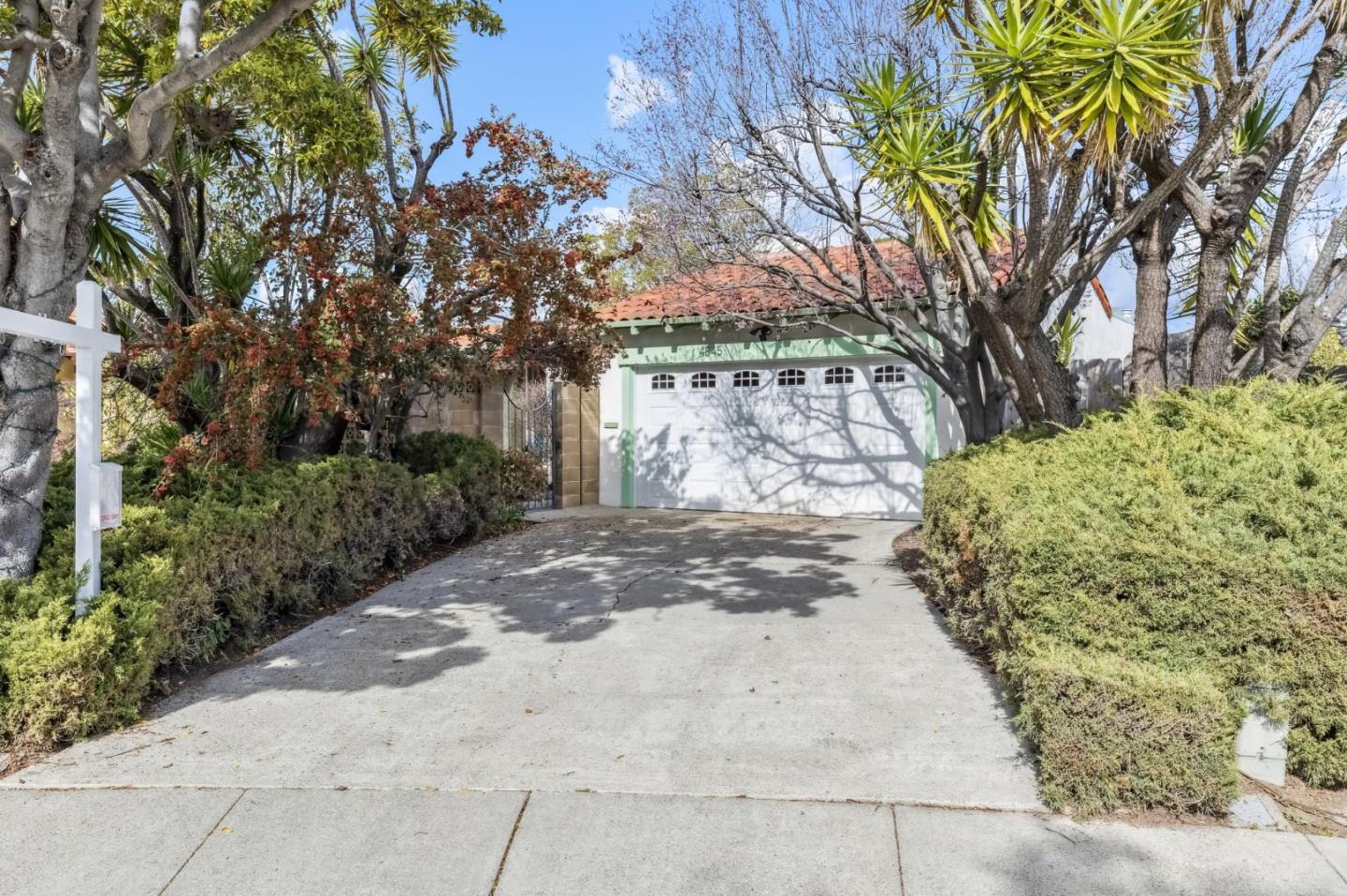 4845 Los Arboles Place