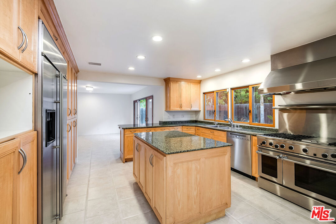 7732 Chandelle Pl