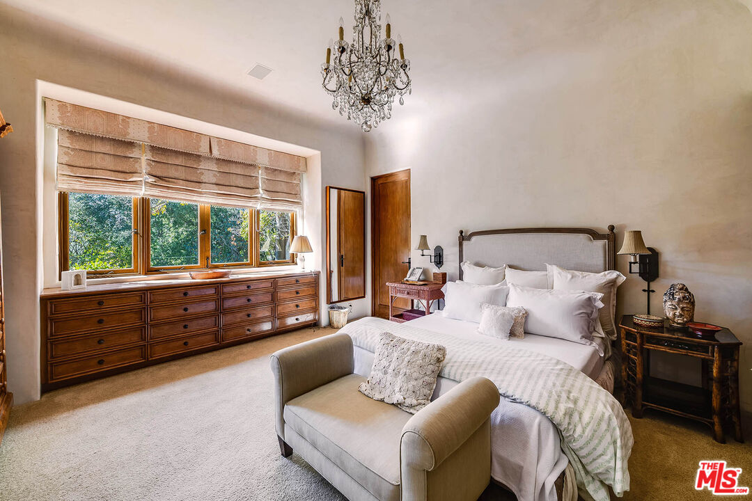 1550 Amalfi DR