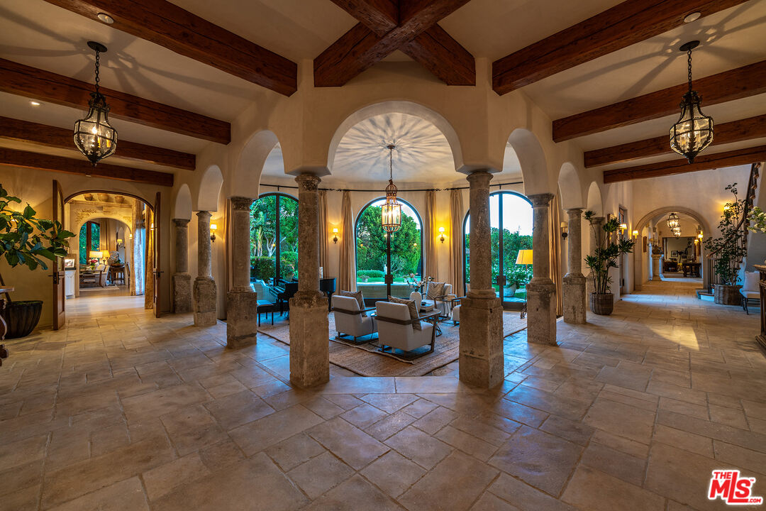 1550 Amalfi DR