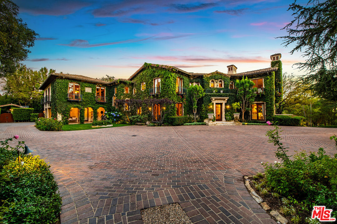 1550 Amalfi DR