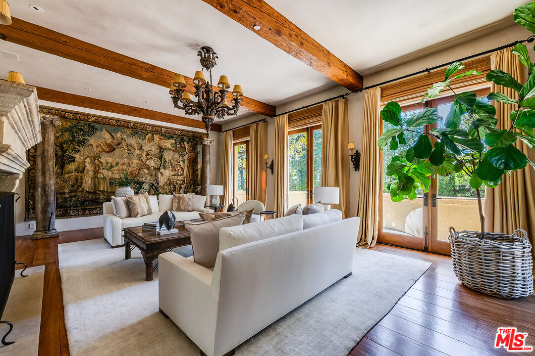 1550 Amalfi DR