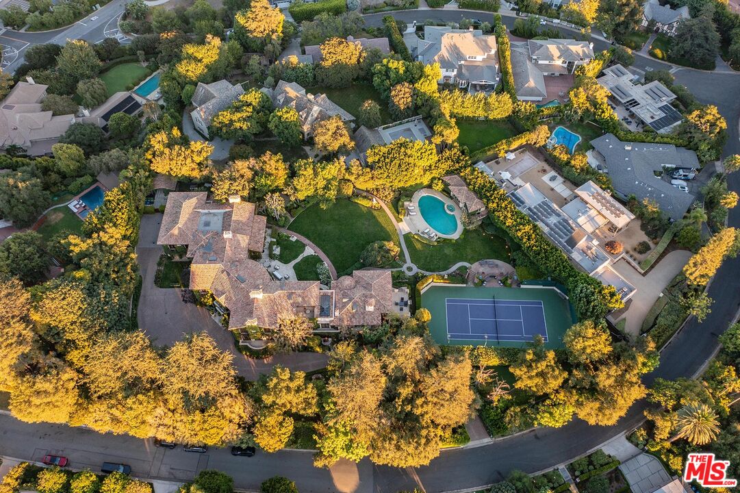 1550 Amalfi DR