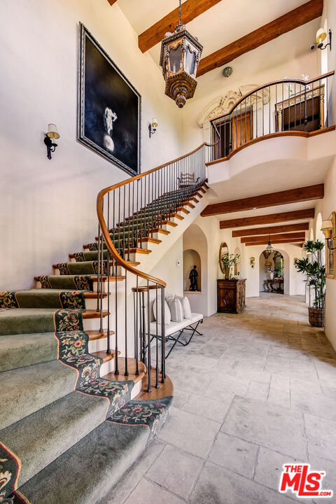 1550 Amalfi DR