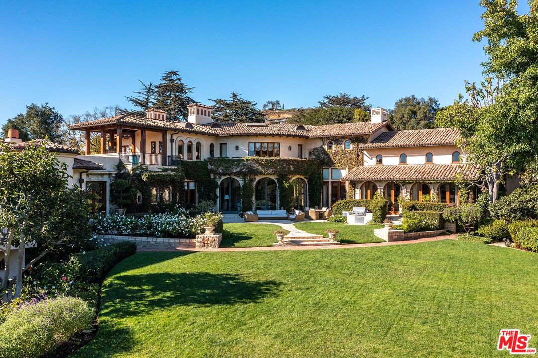 1550 Amalfi DR