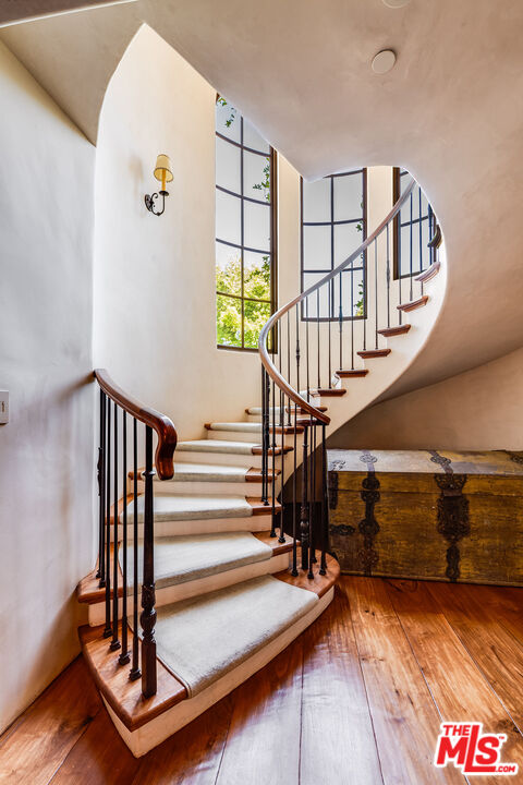 1550 Amalfi DR