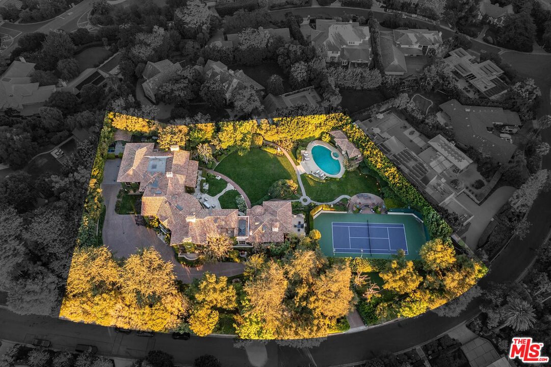 1550 Amalfi DR