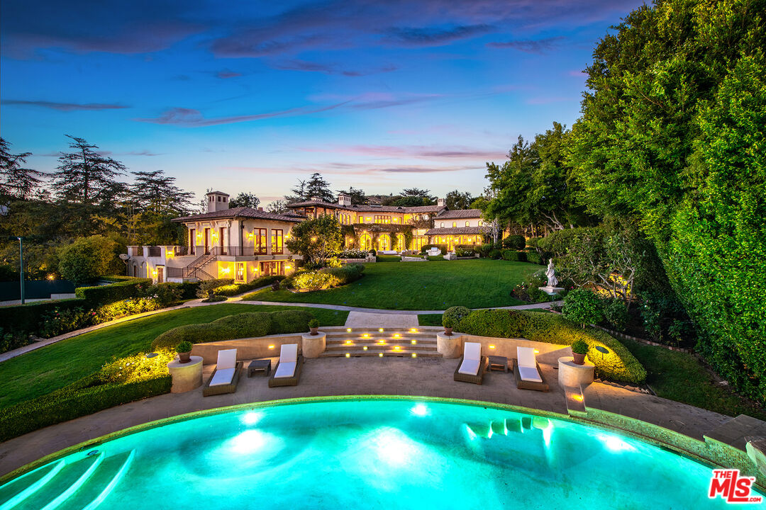 1550 Amalfi DR