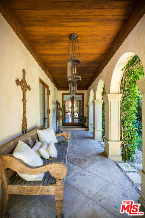 1550 Amalfi Dr