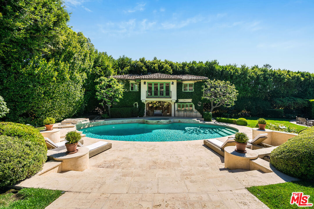 1550 Amalfi Dr