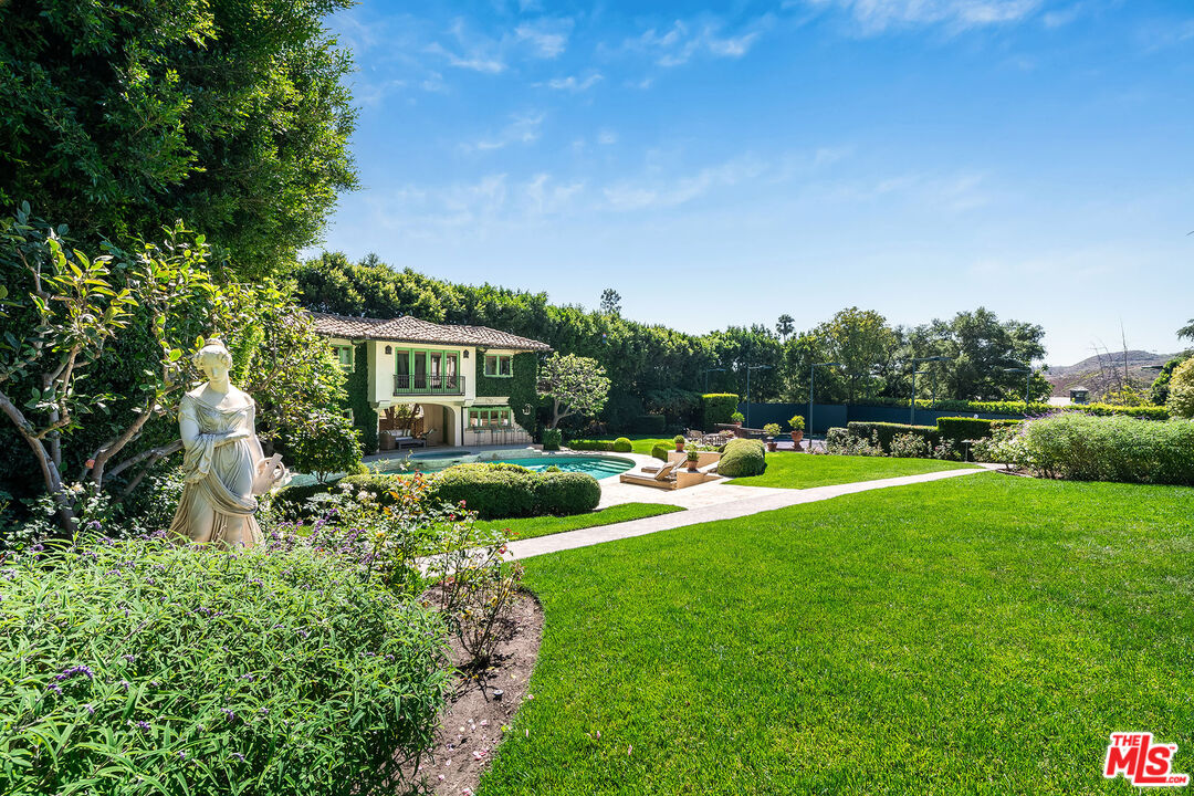 1550 Amalfi Dr