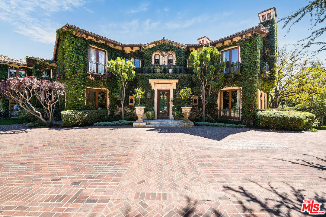 1550 Amalfi Dr